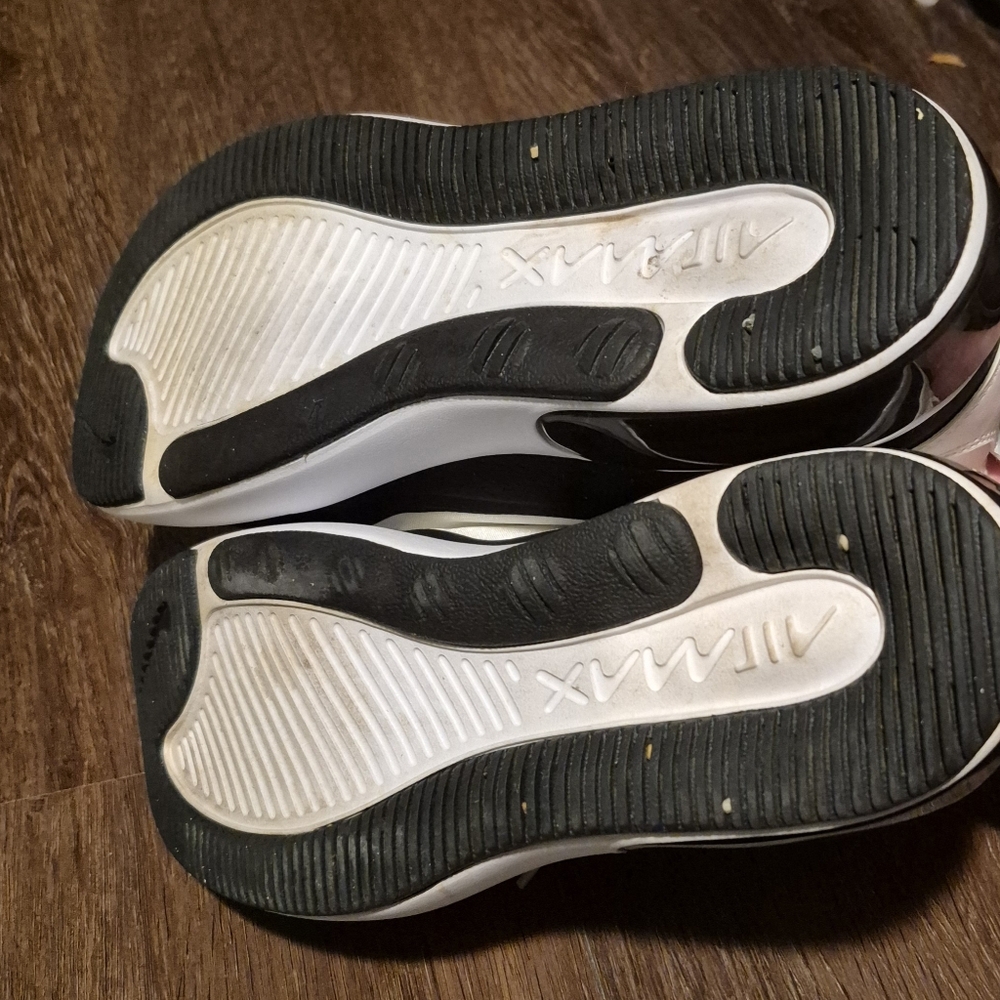 Nike Air Max Dia White Black Metallic Gold shoes in size 8.5 Womens - Picture 9 of 10